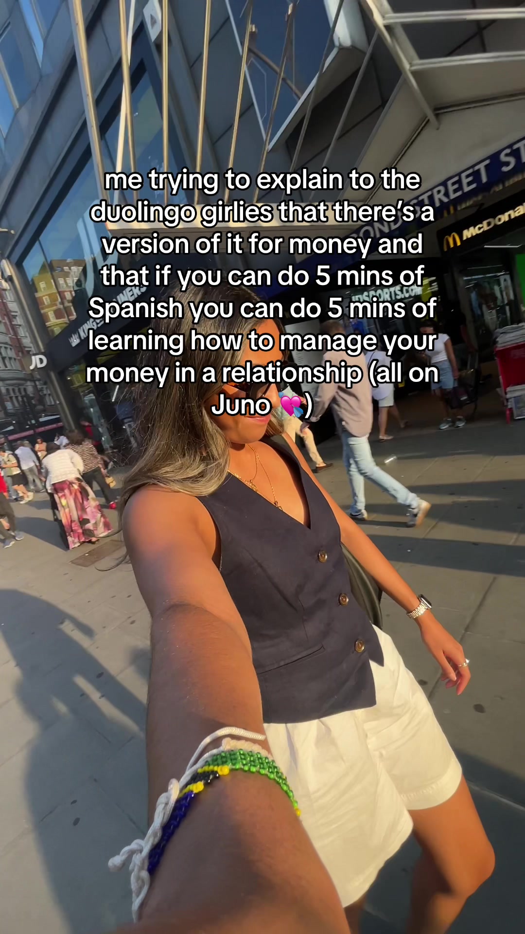 me trying to explain to the duolingo giries that there's a version of it for money and that if you can do 5 mins of Spanish you can do 5 mins of learning how to manage your money in a relationship (all on Juno 💕)